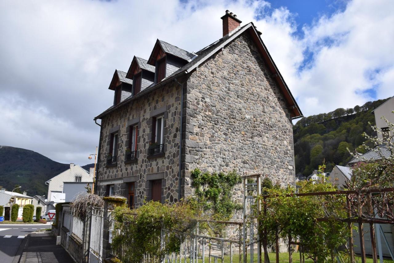 Petit Duplex De Charme Sous Les Toits Du Mont-Dore Экстерьер фото